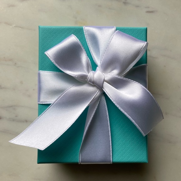 Tiffany Elsa Peretti Open Heart Necklace - Picture 2 of 6